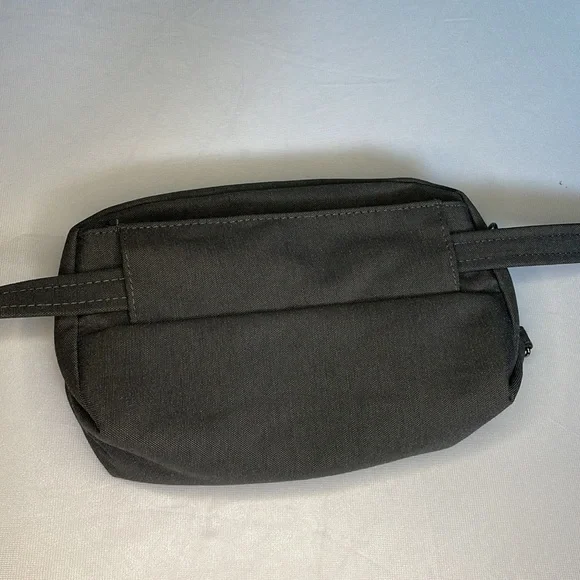 Travelon Anti-Theft Metro Convertible Small Crossbody Belt bag - Picture 13 of 15